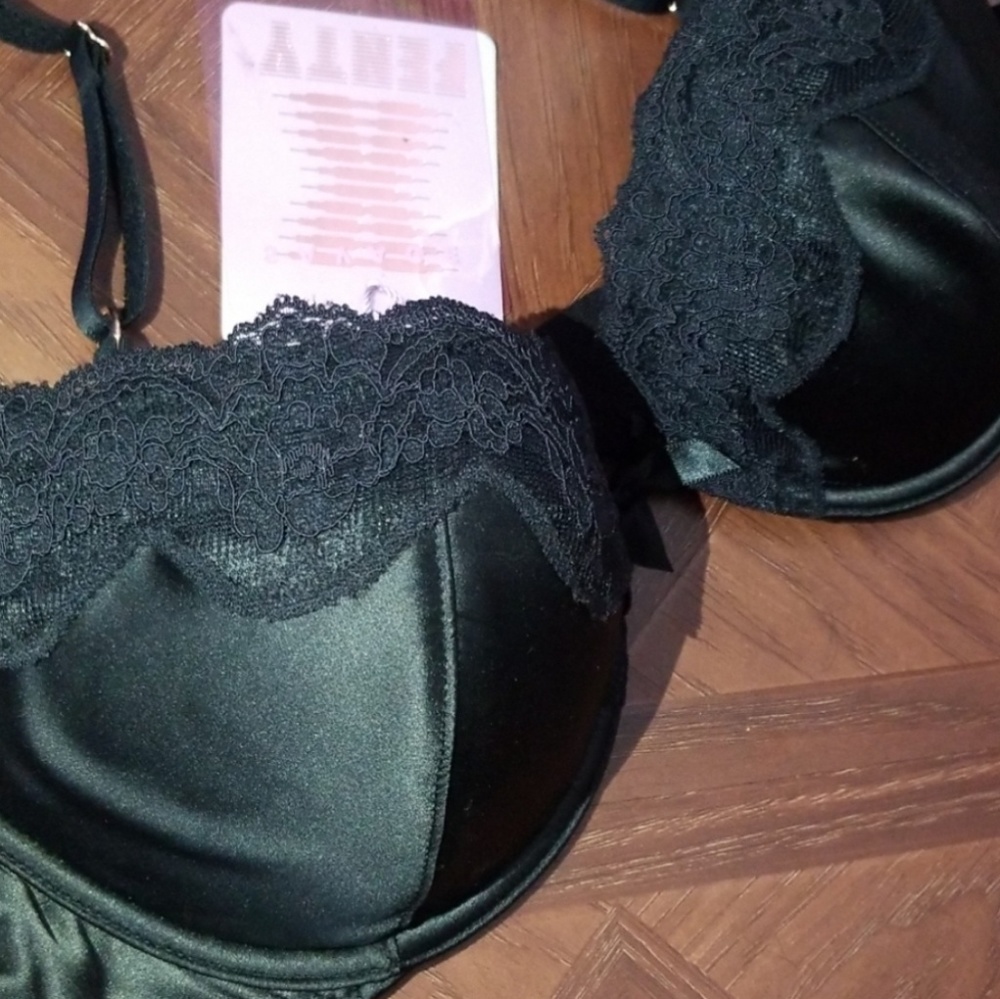 SAVAGE X FENTY Satin and Lace Bra